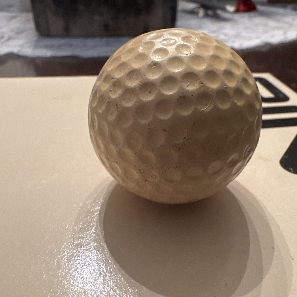 Vintage Spalding DOT 2 Golf Ball - Rare Collectible Single - Black Dot Logo - Picture 4 of 4